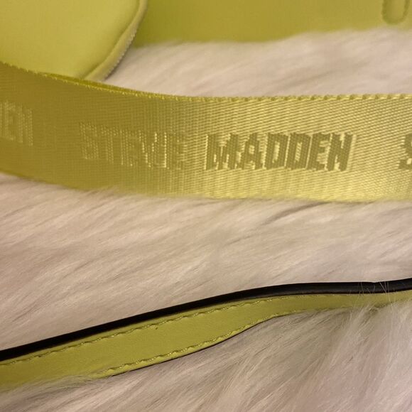 NWT Steve Madden (Bevelyn) Crossbody Bag w/Airpod Pouch - Lime Green*New Color* - Picture 8 of 13